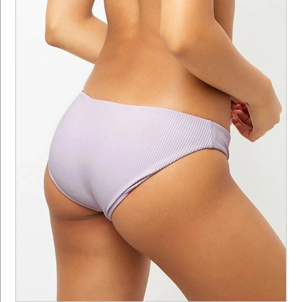 Frankie’s Shea stretch knit curve hugging seamless bikini bottoms in orchid. S